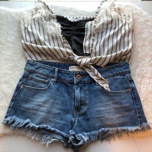 Bullhead med wash denim cut offs size 5